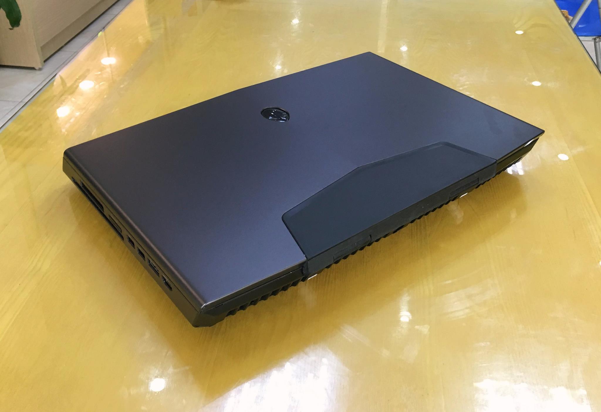 Laptop Dell Alienware M18X R1-4.jpg